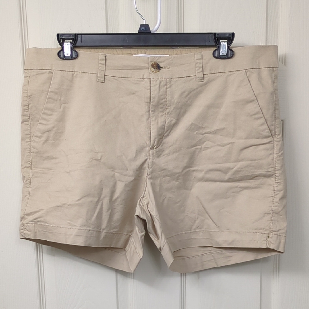 Old Navy Women's Flat Front Chino Shorts in Khaki